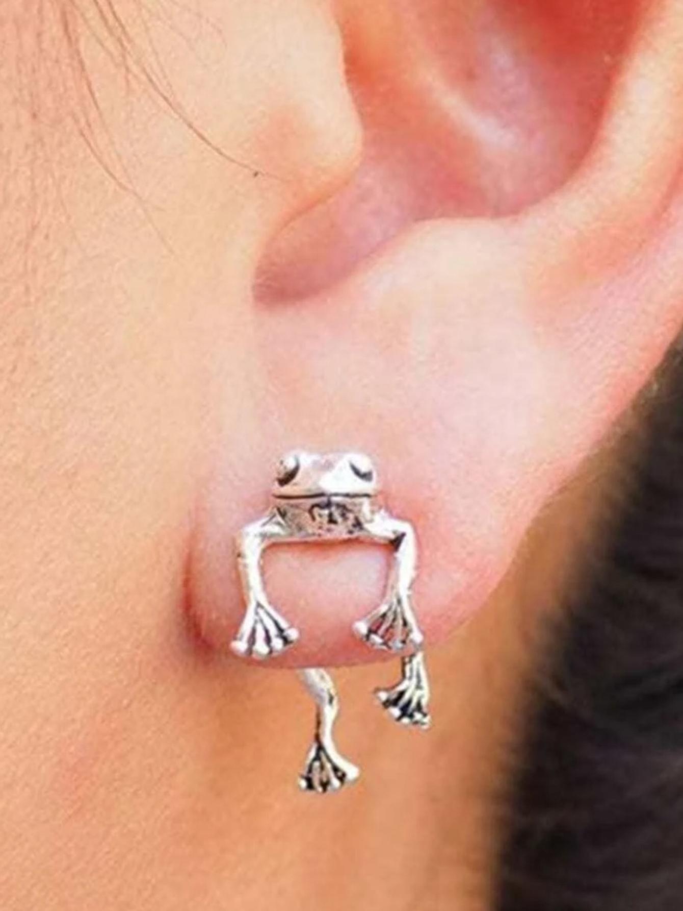 1 Pair European And American Fashionable Vintage Silver Frog Earrings For Women, Dual-use Pierced Stud Earrings, Classic Animal Accessories