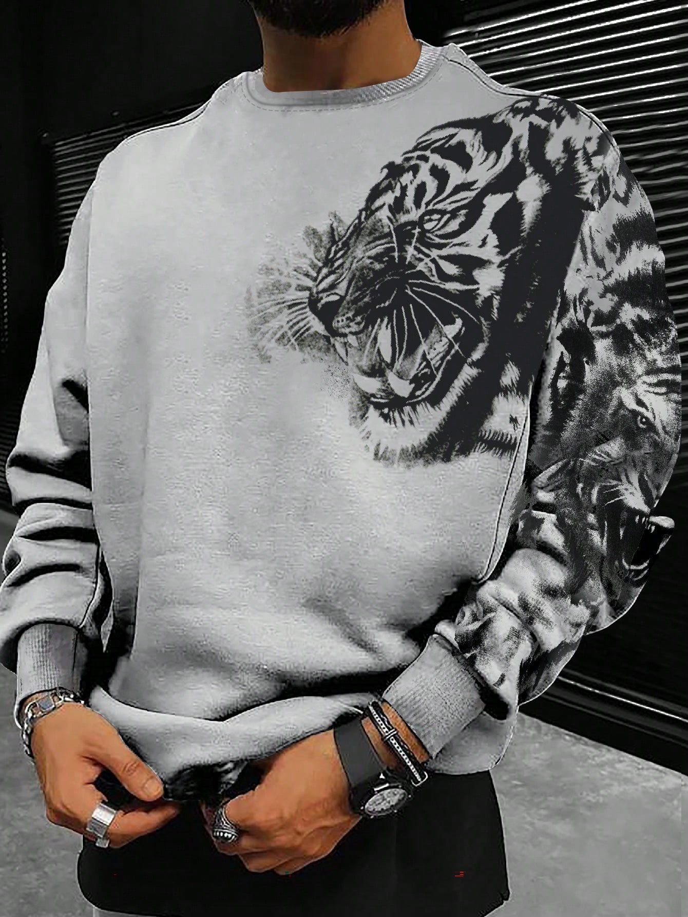 Manfinity LEGND Loose Fit Men's Tiger Print Sweatshirt